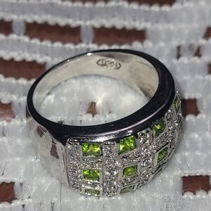 Elegant Silver 925 Green and Clear Gemstone Ring